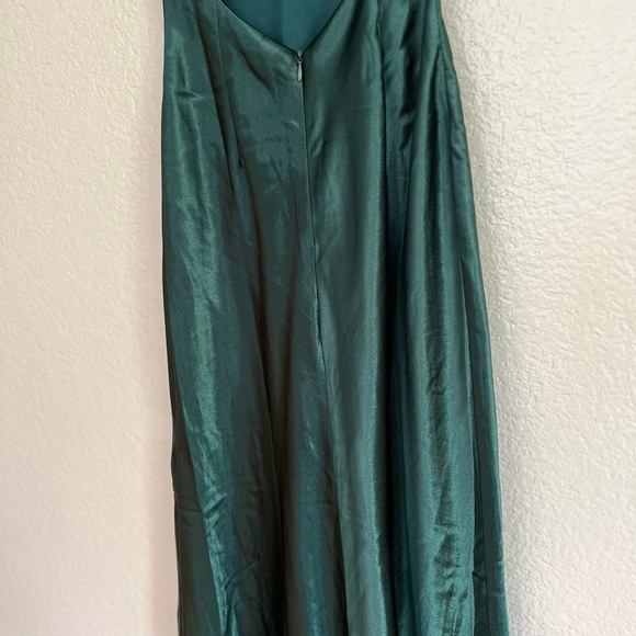 NWOT Perfectly Classy Emerald Green Satin Strappy Maxi Dress - Picture 7 of 9